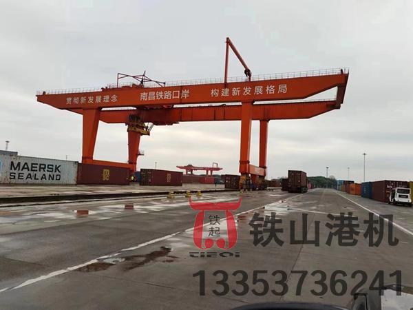 江蘇泰州軌道式集裝箱龍門吊廠家軌道式集裝箱門式起重機(jī)可靠性高